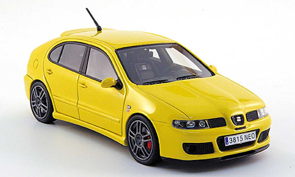 Diecast model cars Seat Leon Cupra 1/18 Ottomobile Cupra R yellow