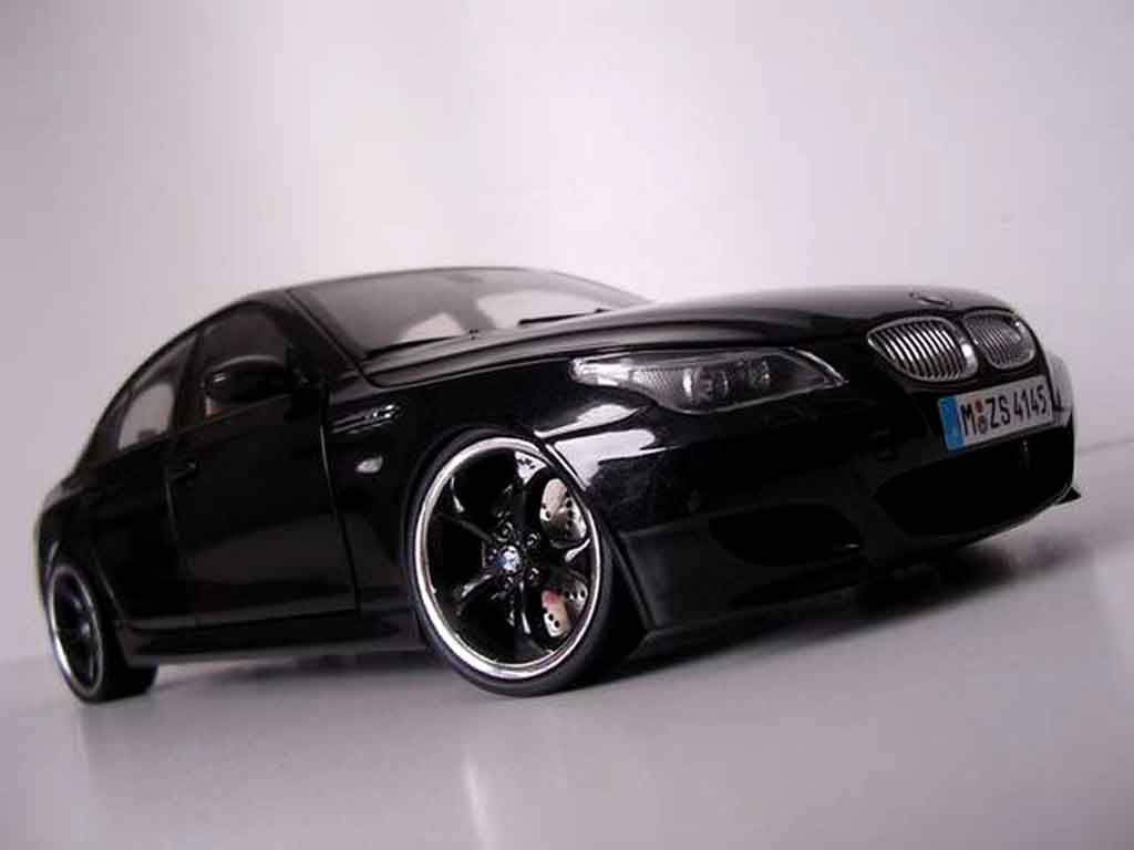 Kyosho BMW M5 e60 Carbon Black 08593BK -  German