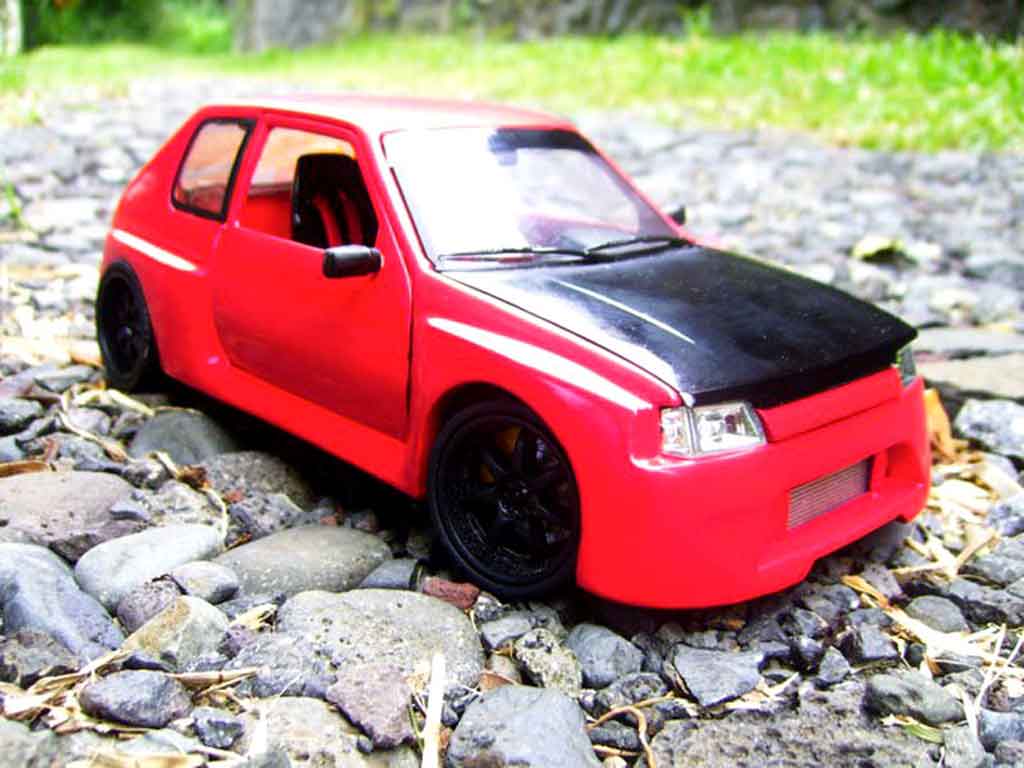 Coche miniatura Peugeot 205 GTI 1/18 Solido 1.9 Rouge Vallelunga GTI rojo  accidentee 