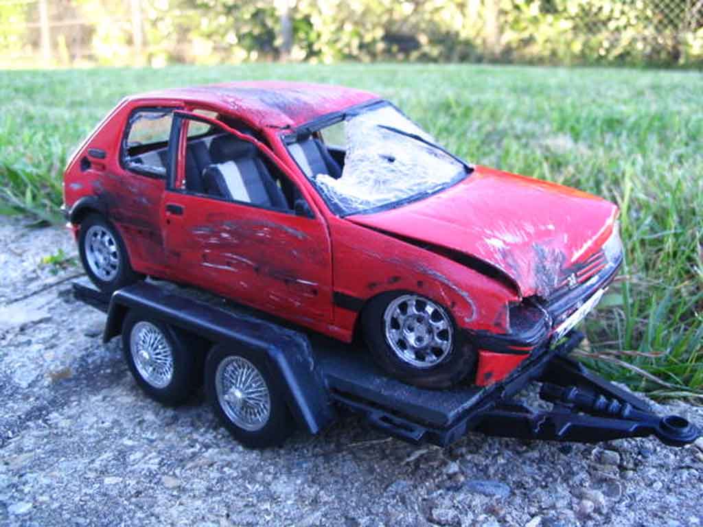 https://www.alldiecast.co.uk/images/images_miniatures/peugeot_205_gti_rouge_accidentee_205uf3.jpg
