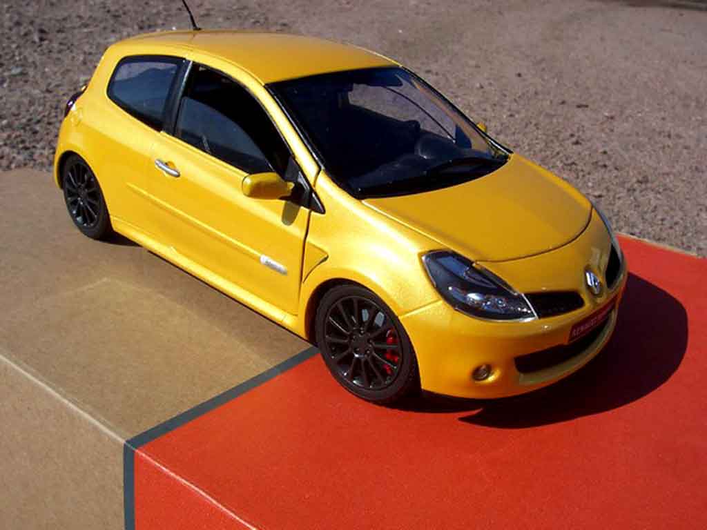 Miniature RENAULT CLIO RS F1 TEAM 2007 - JAUNE SIRIUS 1/18 Norev