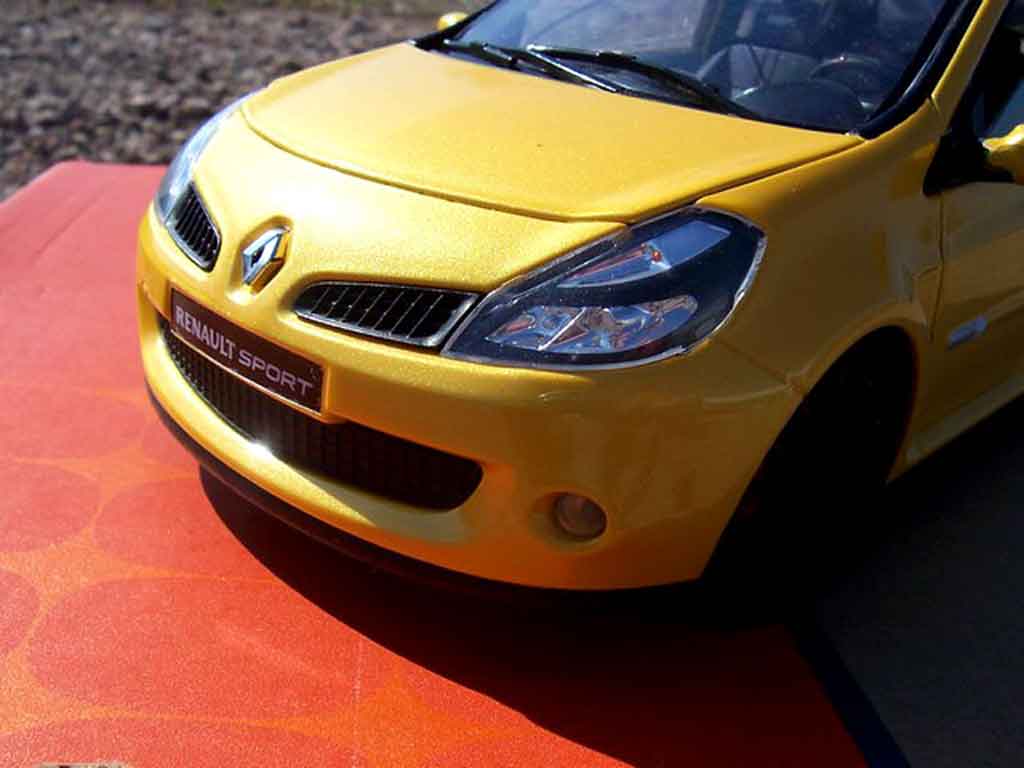 Miniature RENAULT CLIO RS F1 TEAM 2007 - JAUNE SIRIUS 1/18 Norev